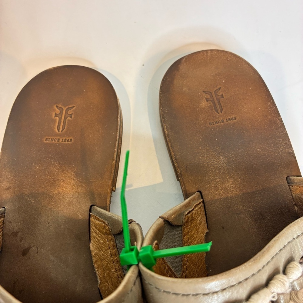 Frye | Riley Tassel Slide Sandals - Picture 4 of 6